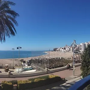 Beachfront With Private Parking Apartamento Sant Pol de Mar